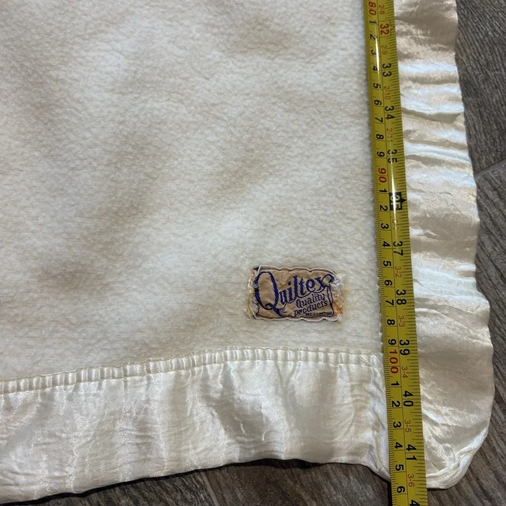Vtg Quiltex Baby Blanket 80s Ivory Cream Satin Trim USA Fleece 35x42